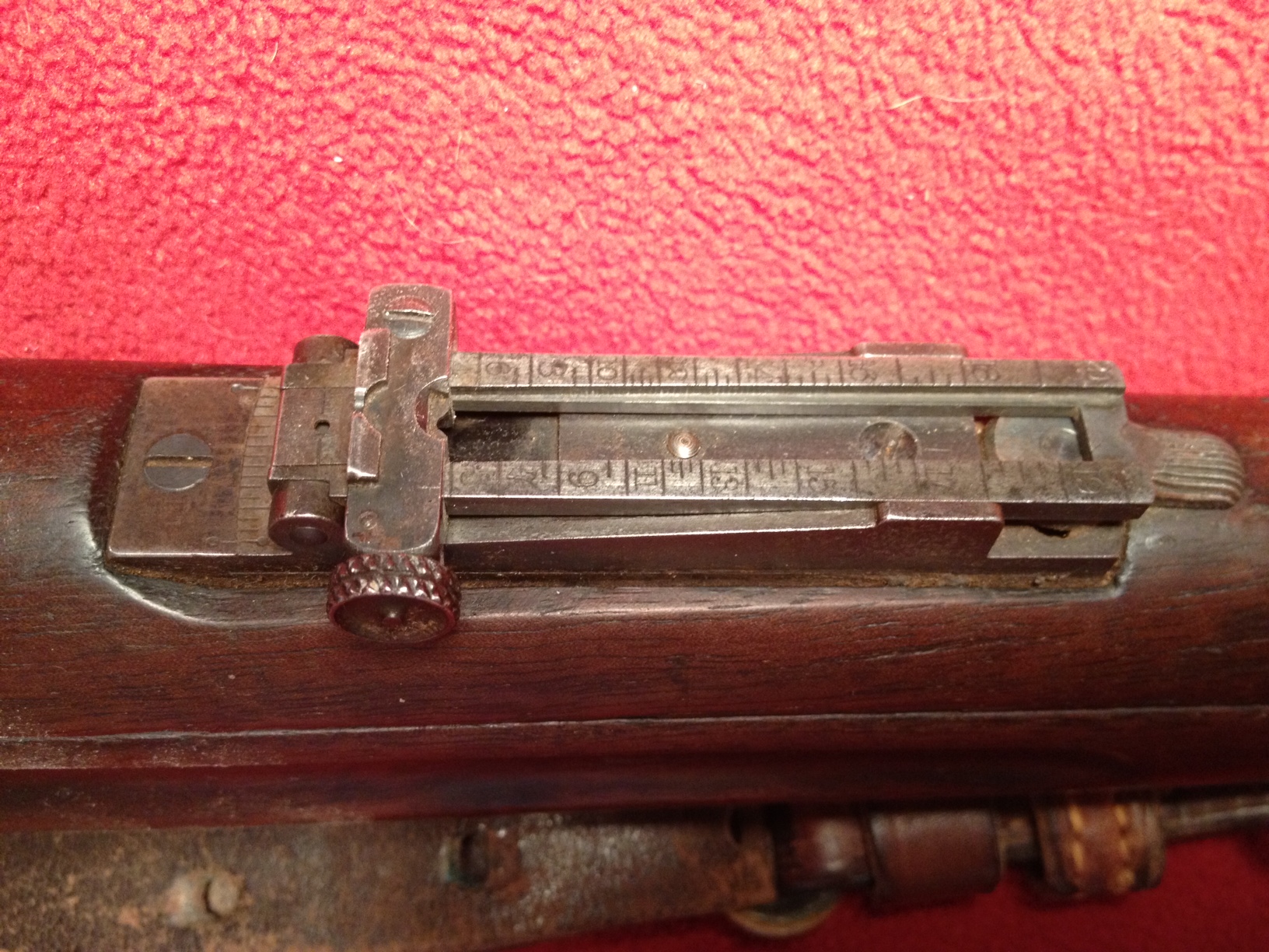 1901_Rear_Sight_Closed_Back_Top_Right.jpg