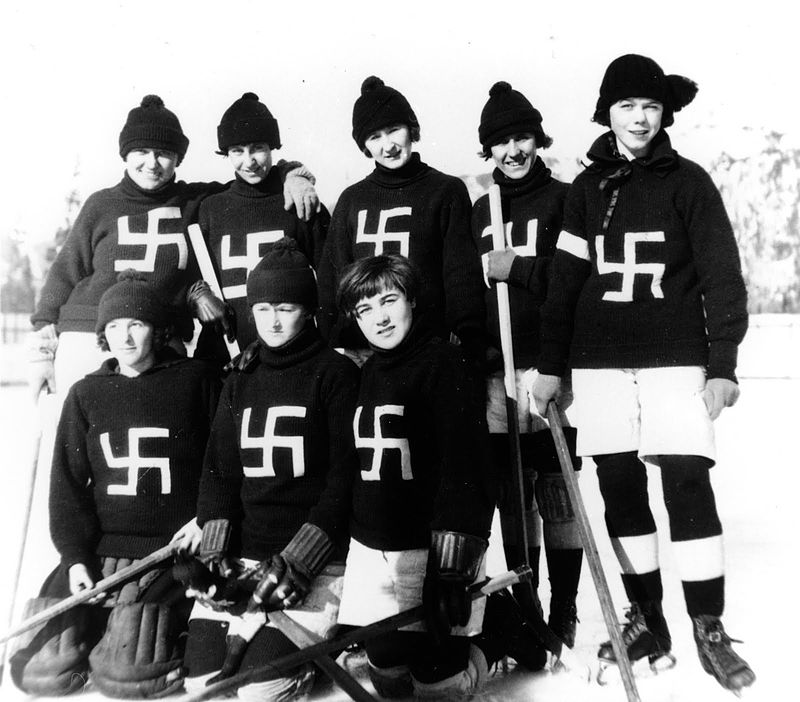FernieSwastikashockey1922.jpg